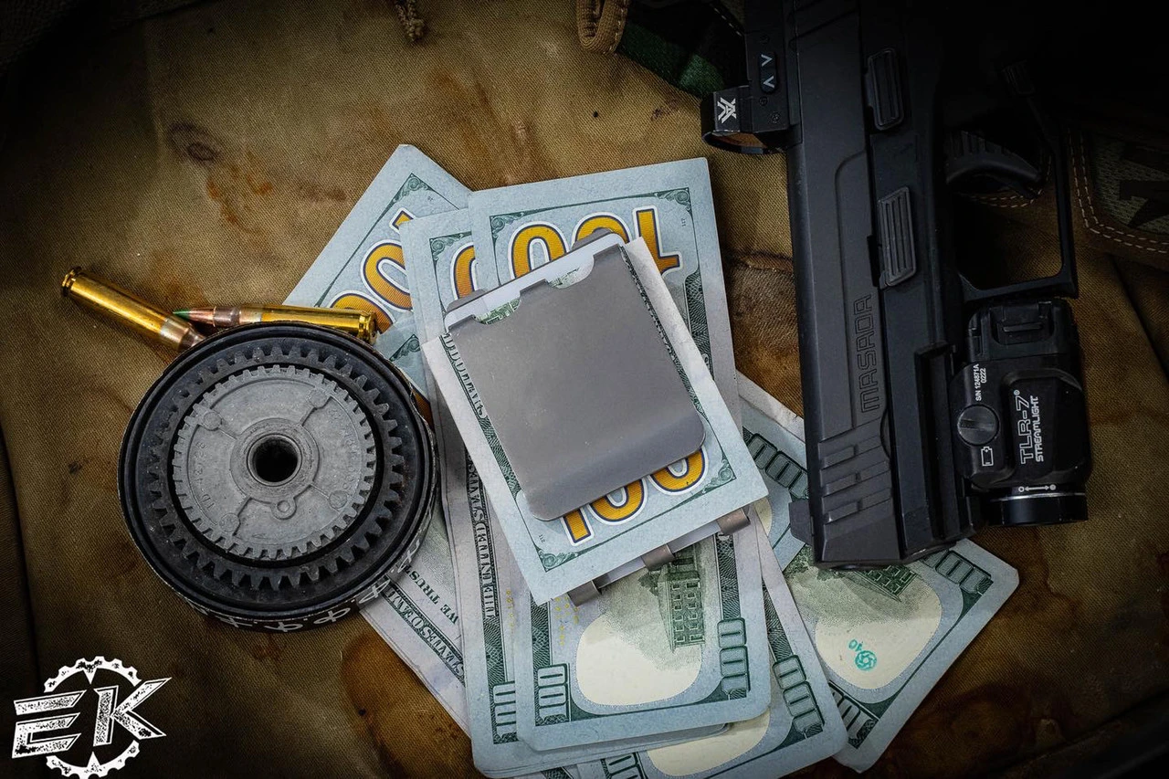 Chaves Knives Ultramar Ti Fold Titanium Stonewash Wallet/Money Clip 4 Chaves Knives Ultramar Ti Fold Titanium Stonewash Wallet/Money Clip - Image 2