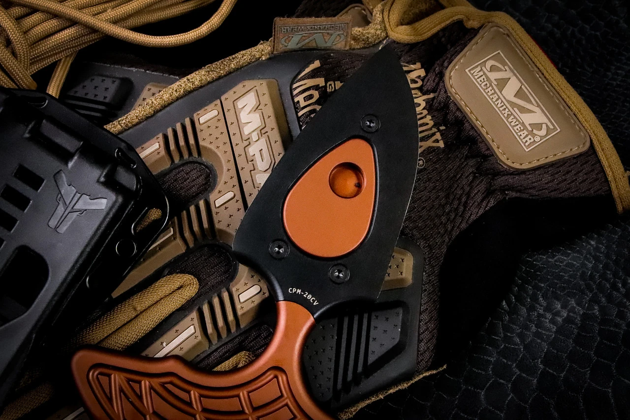 Heretic Knives Sleight Bronze Modular Push Dagger Knife DLC Tactical 2.63" Double-Edge H050-6A-BRZ 5 Heretic Knives Sleight Bronze Modular Push Dagger Knife DLC Tactical 2.63" Double-Edge H050-6A-BRZ - Image 3