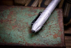 Heretic Knives "Thoth" Blizzardworn Aluminum Winter Edition Modular Bolt Action Pen H038-AL-WIN 7 Heretic Knives "Thoth" Blizzardworn Aluminum Winter Edition Modular Bolt Action Pen H038-AL-WIN -Best Knifes Shop IMG 6237 52801.1669175222